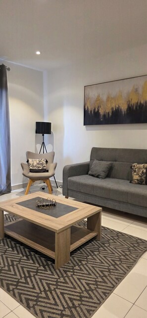 Classic Room | Living area - Lennox Apartment Exquisite (Accra)