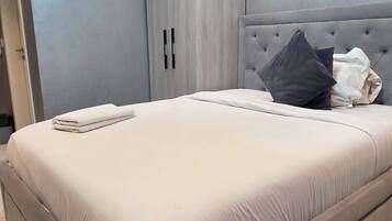 Studio, Balcony | Iron/ironing board, WiFi (free)
