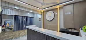 Lobby - Hotel Maan Palace (Ahmedabad)