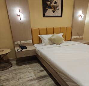 Deluxe Single Room | WiFi (free) - TVK Regency (Tirunelveli)