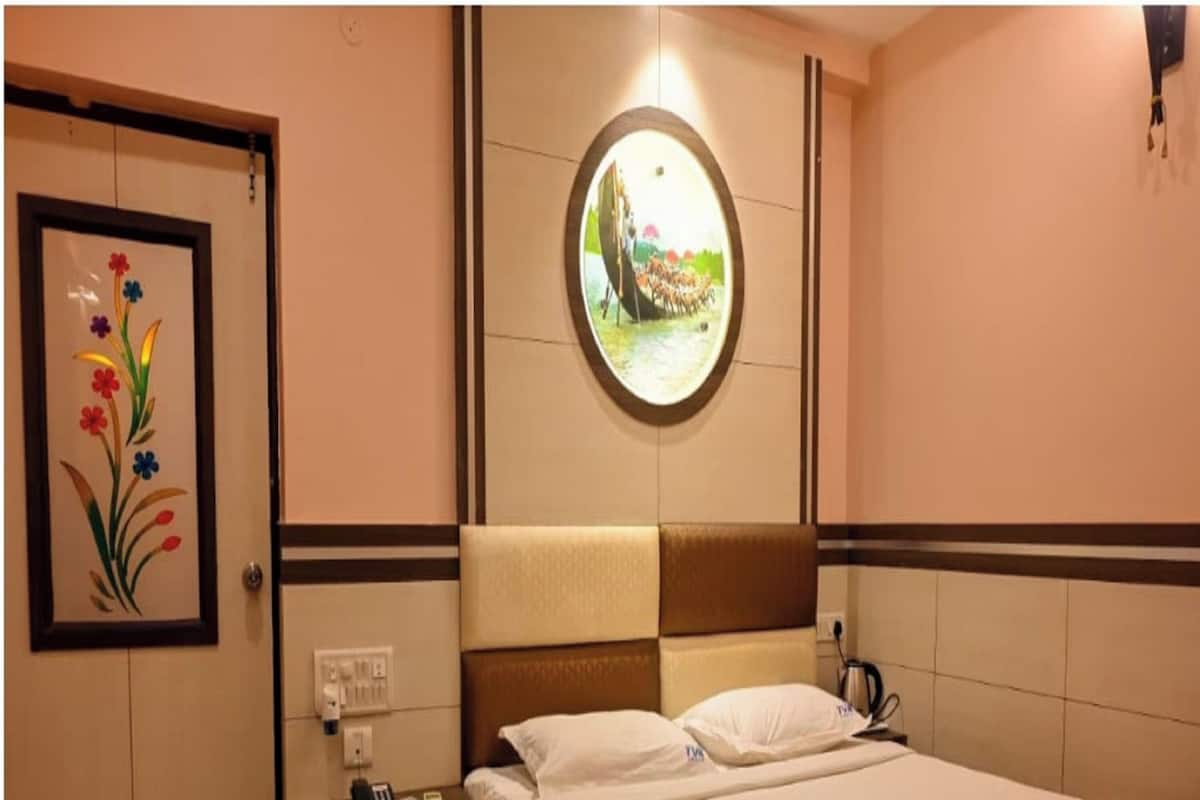 Suite | Hypo-allergenic bedding available, rollaway beds (surcharge)