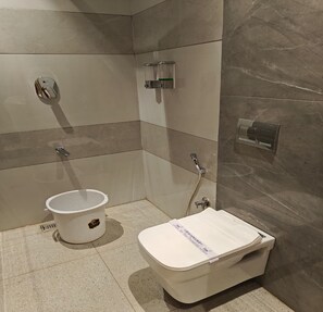 Deluxe Single Room | Bathroom | Shower, towels, soap, shampoo - TVK Regency (Tirunelveli)