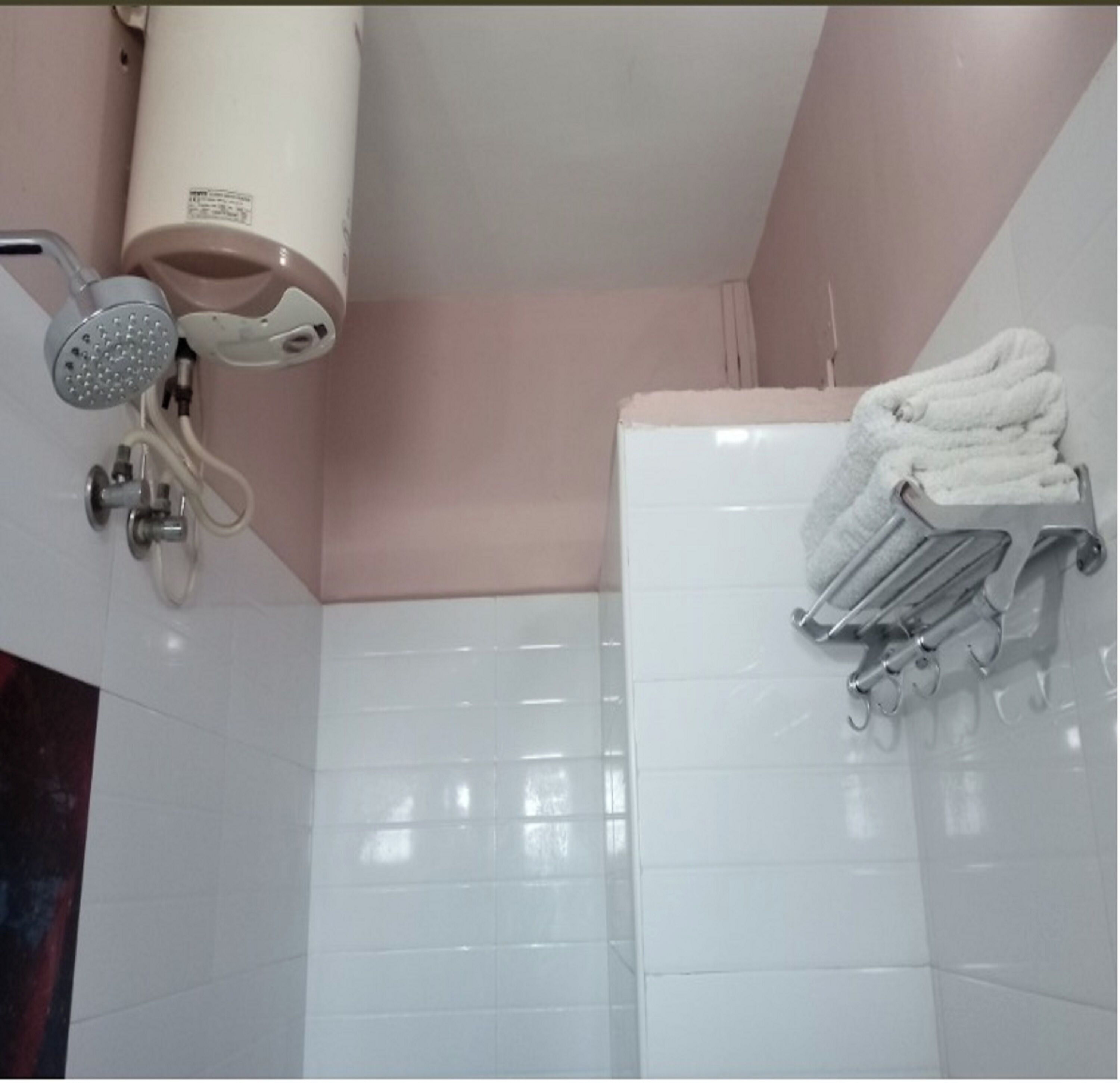 Suite | Badezimmer | Dusche, Handtücher, Seife, Shampoo