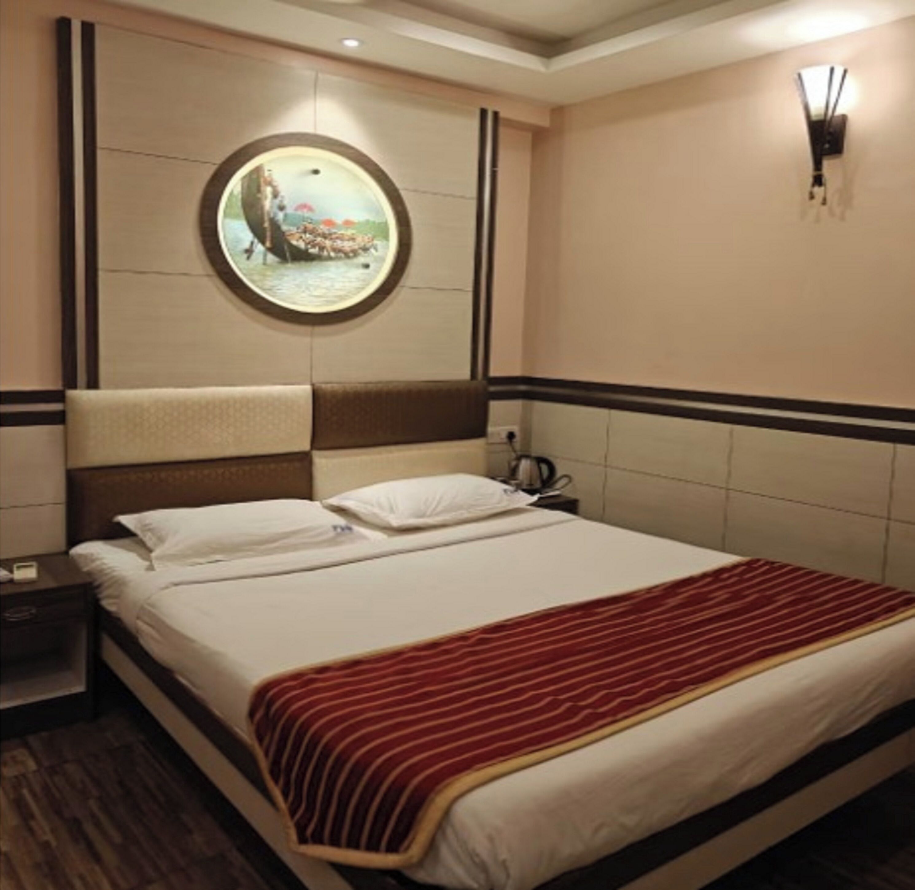 Hypo-allergenic bedding available, rollaway beds (surcharge)