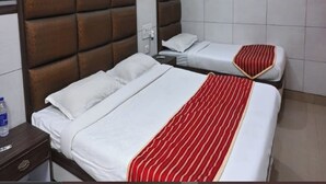 Chambre Triple Deluxe | Literie hypoallergénique, lits pliants/supplémentaires, Wi-Fi gratuit