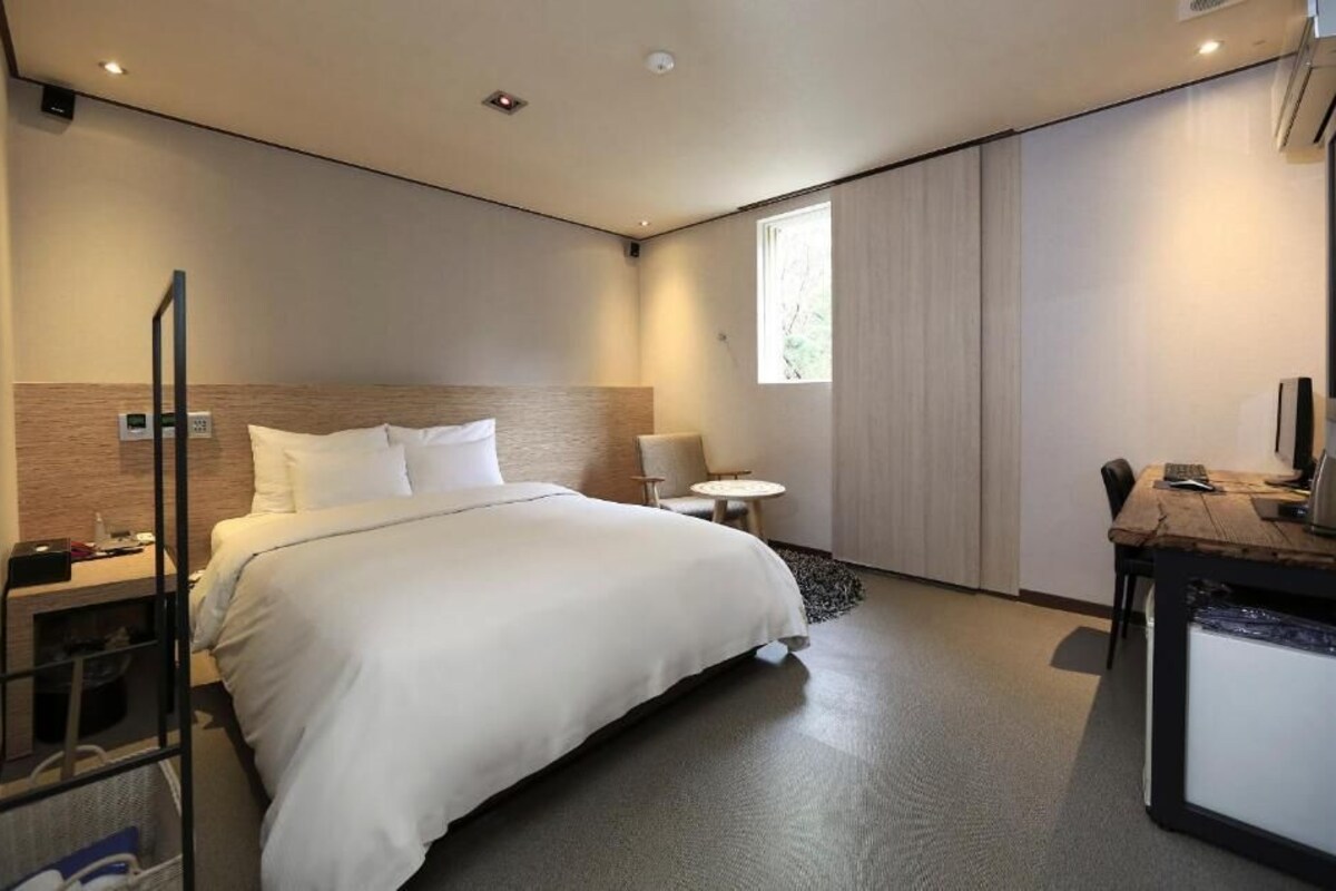 Habitación doble, vista a la montaña | Escritorio y wifi gratis 