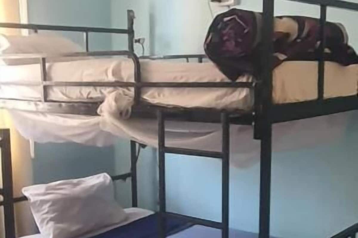 Dormitorio compartido | Tabla de planchar con plancha y wifi gratis