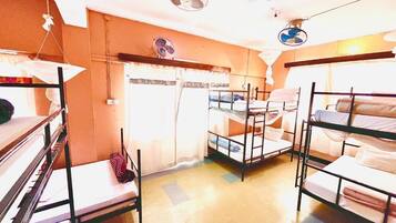 Asrama Umum Comfort, balkon | Setrika/meja setrika dan Wi-Fi gratis