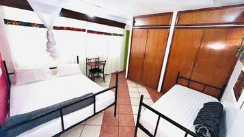 Kamar Double atau Twin Deluks | Setrika/meja setrika dan Wi-Fi gratis