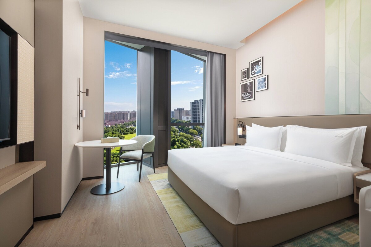 Standard Room, 1 King Bed