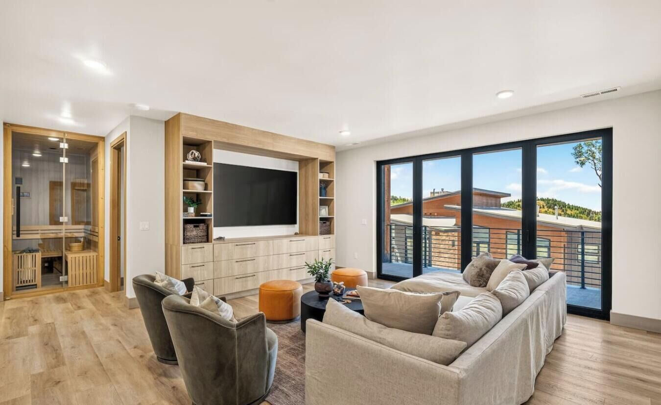 TV, fireplace, stereo
