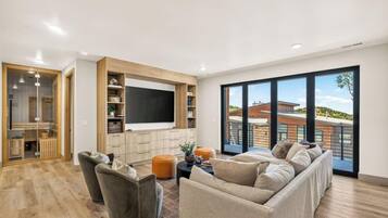 TV, fireplace, stereo