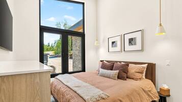Travel crib, WiFi, bed sheets