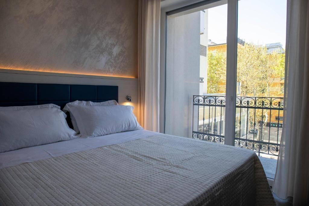 Camera Deluxe, balcone | Cassaforte in camera, una scrivania, insonorizzazione, Wi-Fi gratuito