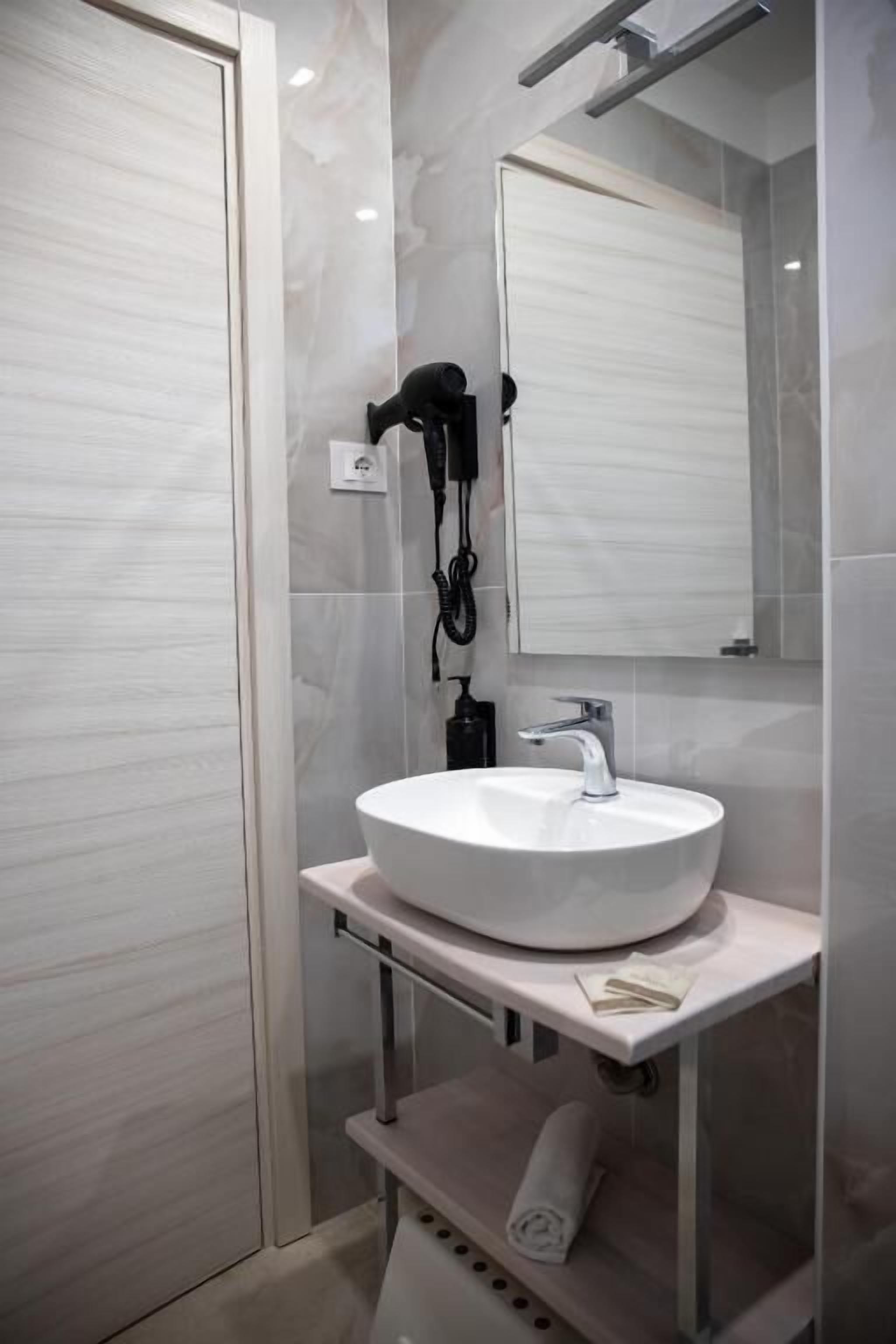 Superior-Dreibettzimmer | Badezimmer