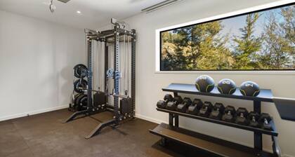 Noa By The Lake | 7 bedrooms, lake view, spa pool, outdoor fireplace