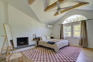 Room - Fabulous 4-bedroom house with AC 5 mins from charming Woodstock (Kingston)