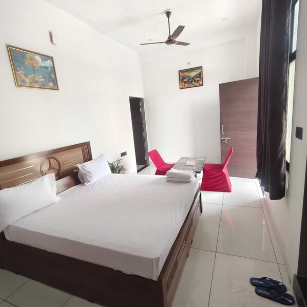 Habitación doble superior, balcón, vista al resort | Espacio para trabajar con laptop y wifi gratis