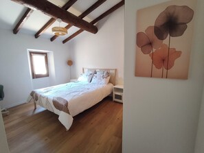 Unclassified image, 2 of 20, button - Bonlogem - 66-square-meter, air-conditioned 2-bedroom apartment in the heart of Provence (Pertuis)