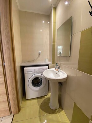 Bathroom - Corinth Beach Apartment (Korinthos)