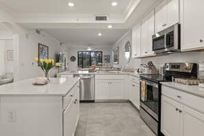 Coffee/tea maker, fridge, microwave, oven - New To Market- All New Furnishings- Lakewood National Golf Condo with Resort Amenities (Bradenton)