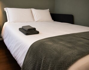 Bügeleisen/Bügelbrett, kostenloses WLAN, Bettwäsche