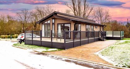 Premium Country Lodge With Hot Tub