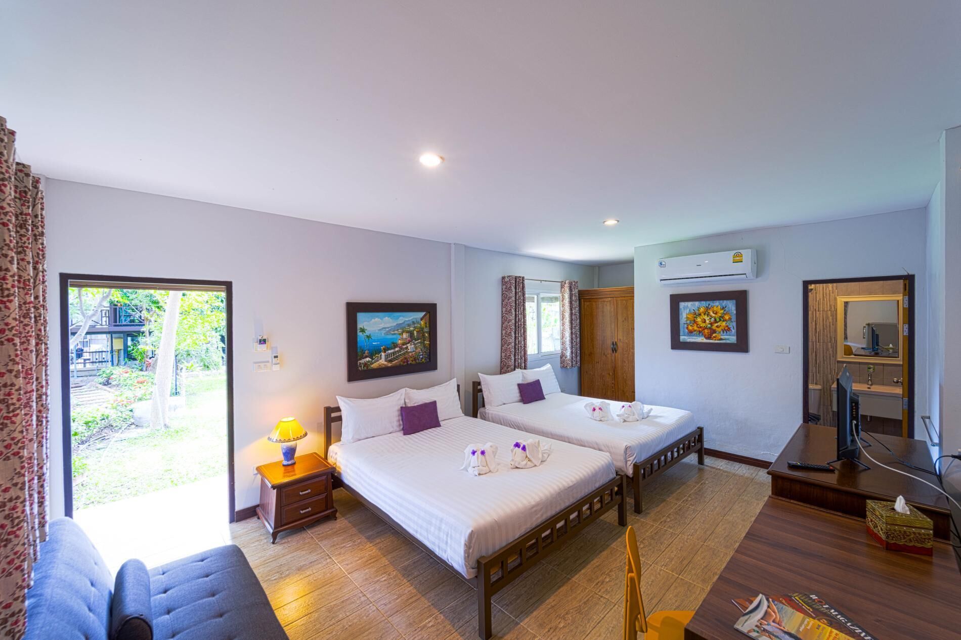 Family Villa, Garden View | Langsir/tirai gelap terus, seterika/papan seterika, Wi-fi percuma 