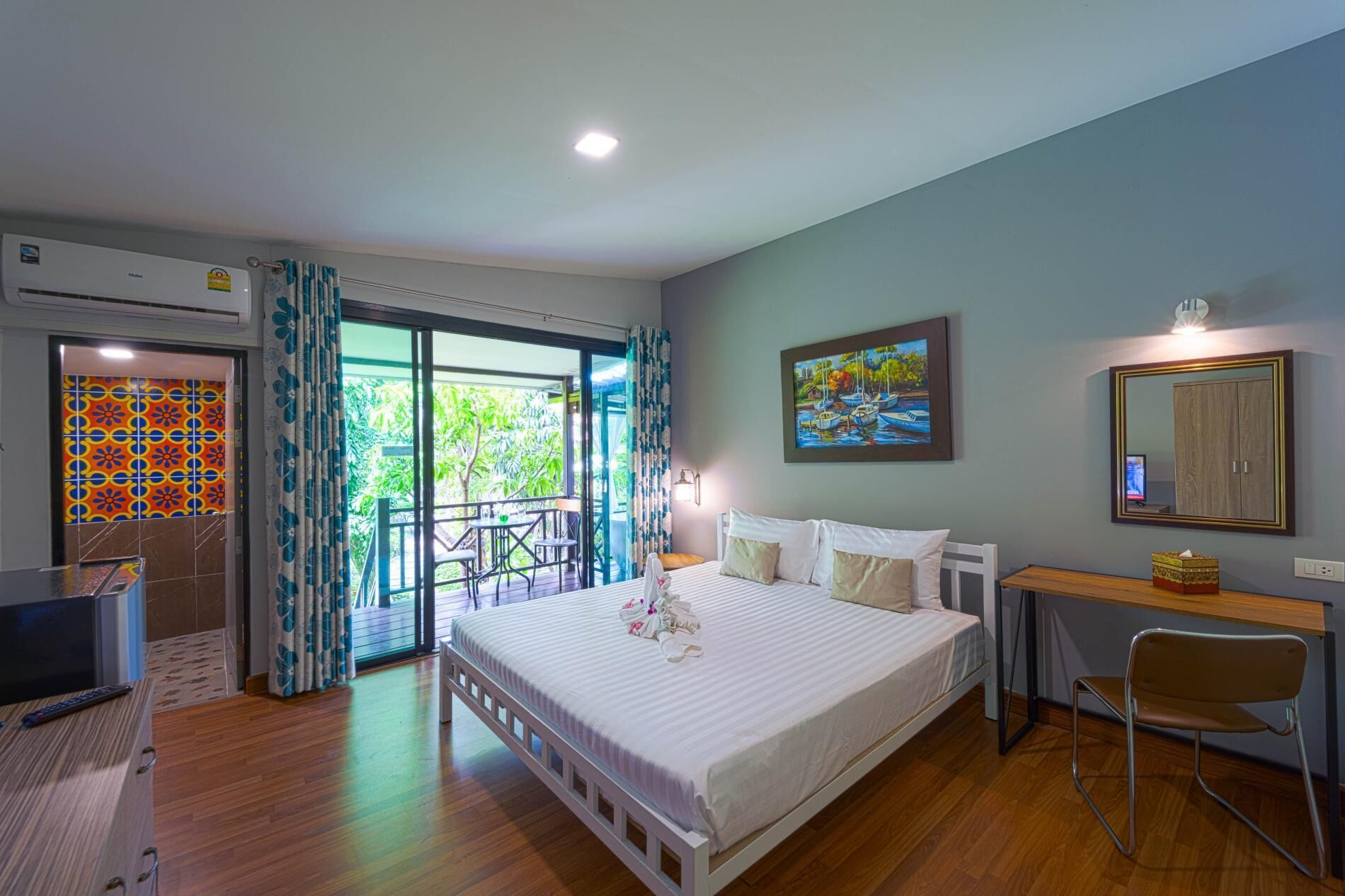 Superior Villa, Garden View | Blackout drapes, iron/ironing board, WiFi (free), bed sheets
