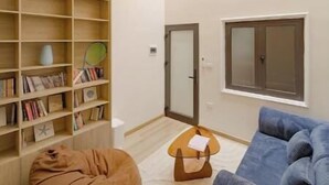 Interior - Blue & Oak • Upscaled APT• Airport Pickup• Beer St (Hà Nội)