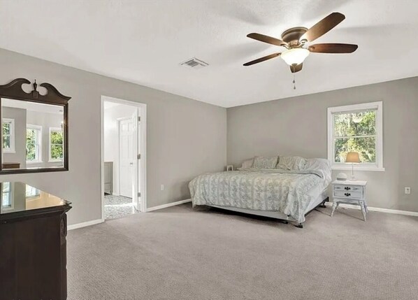 3 bedrooms, iron/ironing board, WiFi, bed sheets