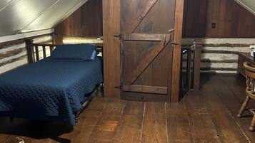 2 bedrooms, iron/ironing board, internet, bed sheets