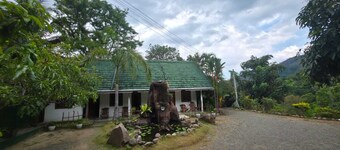 HILL SIDE RESORT - Ella