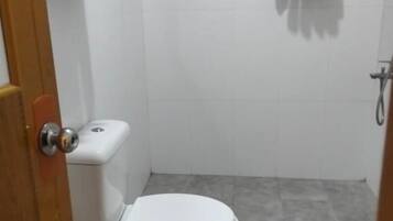 Shower, free toiletries, shampoo, toilet paper