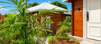 Filao Cottage Bungalow with Private Pool Near the Beaches—Adults Only