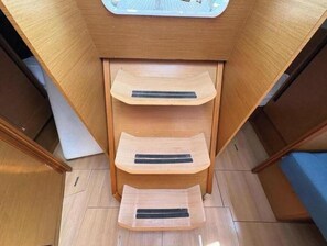 A wooden interior with a central staircase and a skylight above. - Sun Odyssey 410 - POLARIS (Dalmacija Marina)