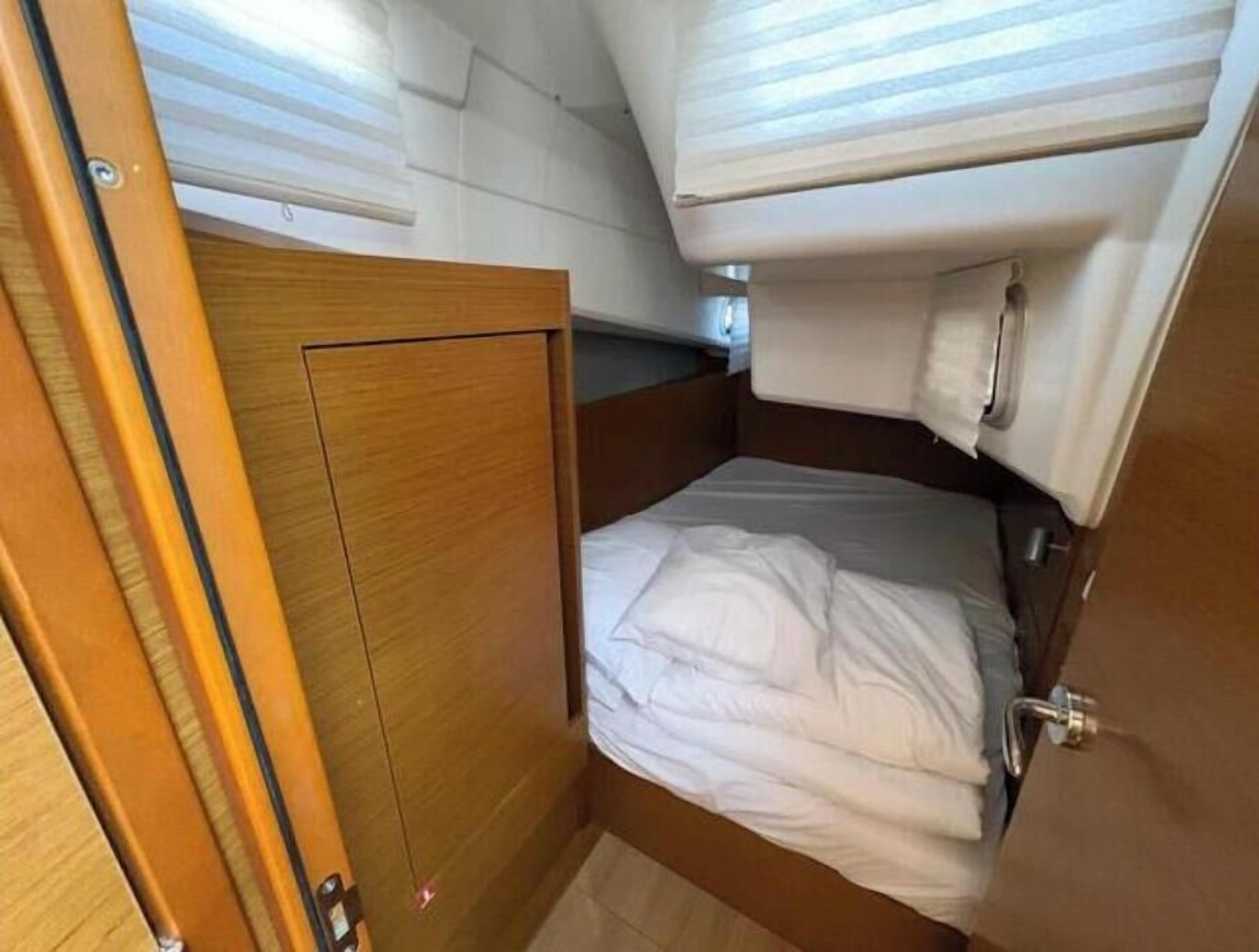 3 bedrooms, bed sheets
