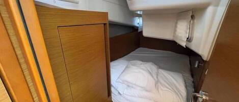 3 bedrooms, bed sheets