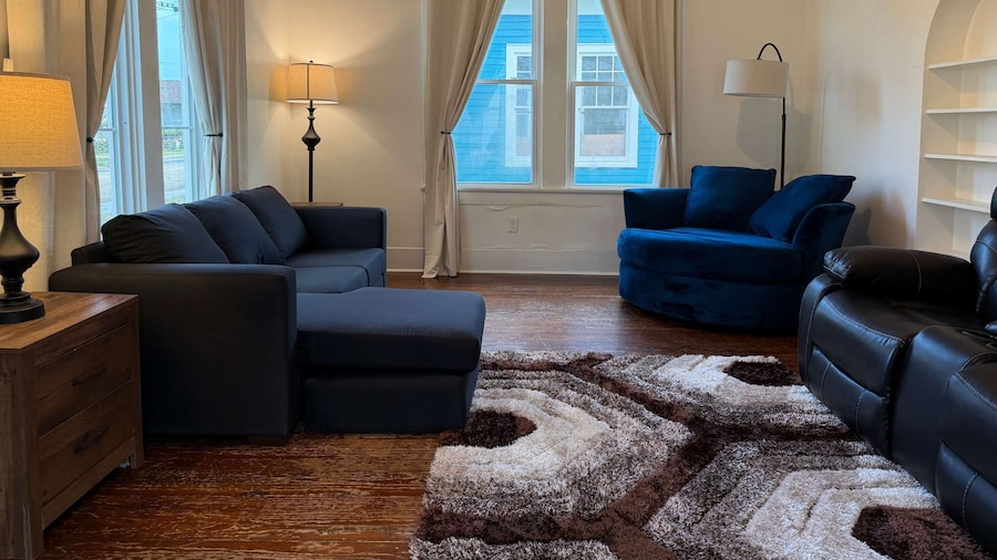 Charming 3BR Home Near Downtown Lafayette