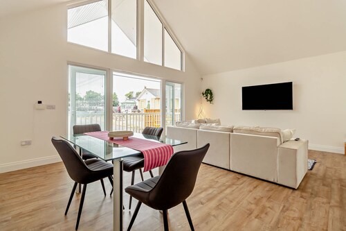 Host Stay Robin Lodge