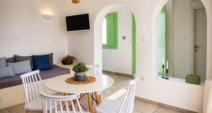 Two Gods Santorini Premium Jacuzzi Sea View Suites