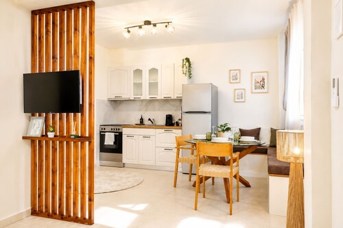 The Pine -stylish Thessaloniki Stay Priv Parking