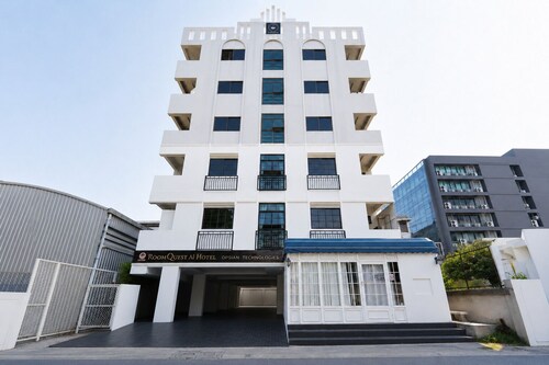 RQ Opsian Ratchada Service Apartments