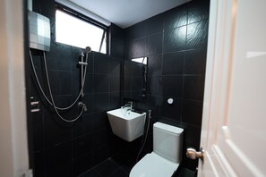 Standard Double Room, Balcony | Bathroom - RoomQuest Ratchada AI Hotel Opsian Technologies (Krung Thep Maha Nakhon)