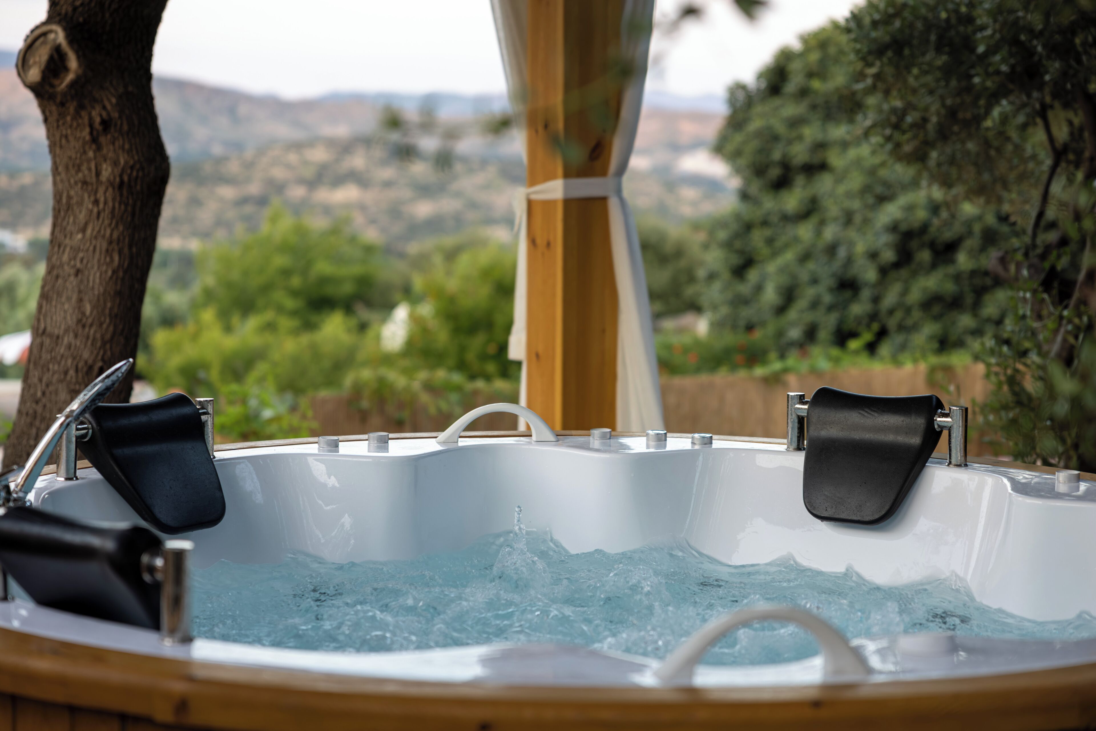Comfort Suite, Patio, Mountain View | Outdoor spa tub
