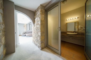 Shower, towels, soap, shampoo - Odette Pansiyon (Bodrum)