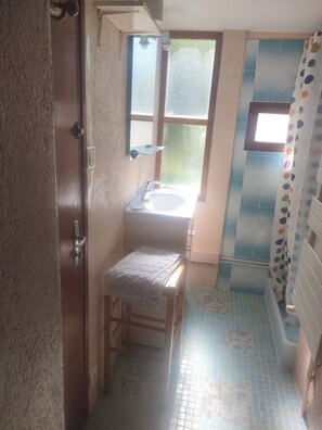 Bathroom - Vrbo Property (Cazilhac)
