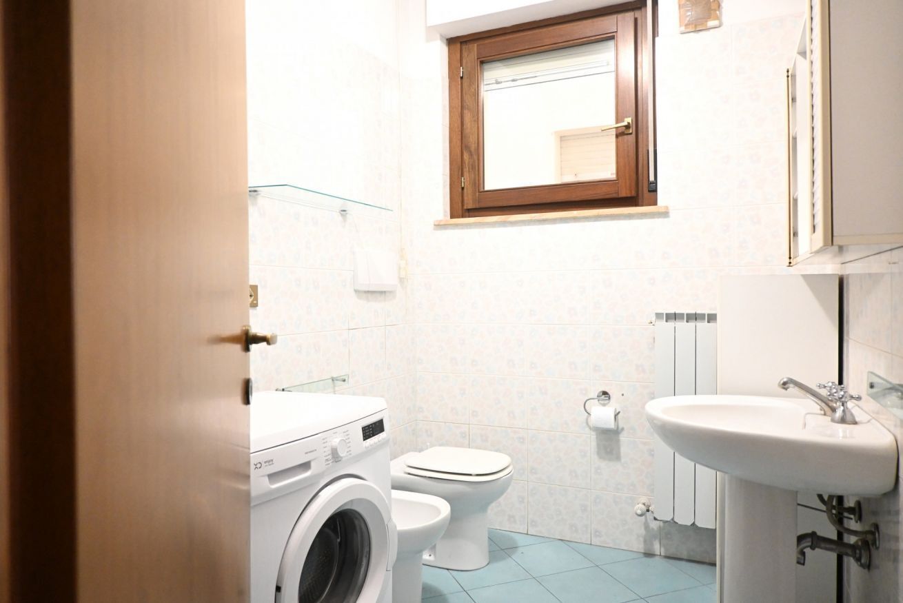 Shower, bidet, towels