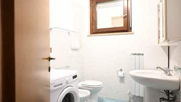Shower, bidet, towels