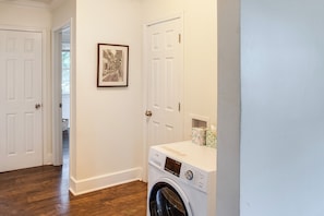 Interior - 3 Mi to Dtwn Columbia! Charming Home w/ Yard (Columbia)